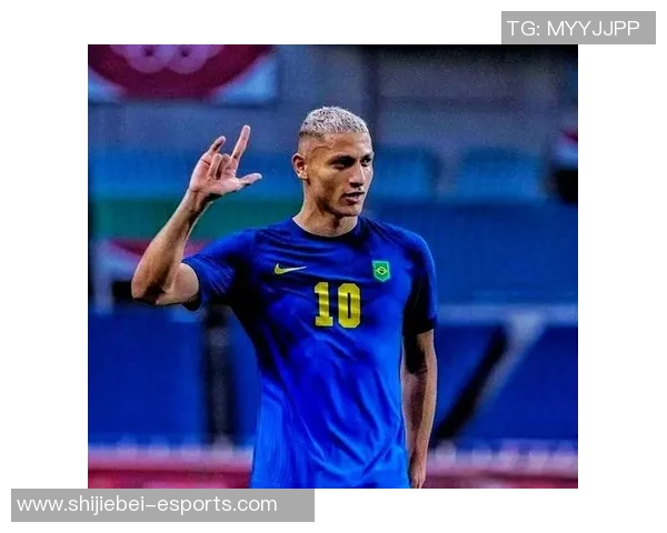 探寻足球传奇之路:球星背后的奋斗与荣耀 探寻足球传奇之路:球星背后的奋斗与荣耀